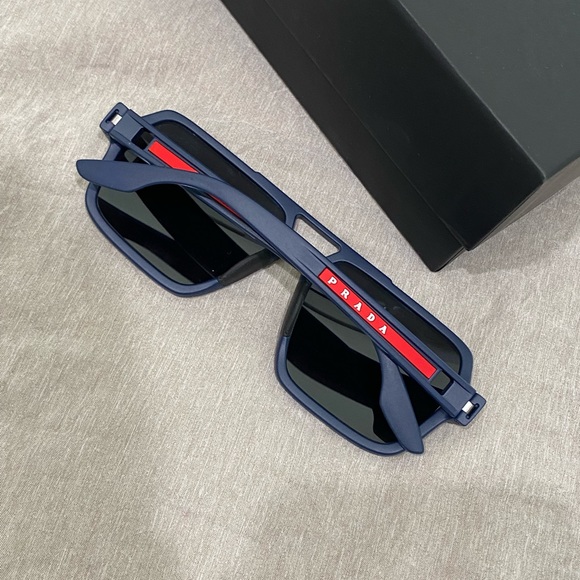 Prada sunglasses - Picture 3 of 4